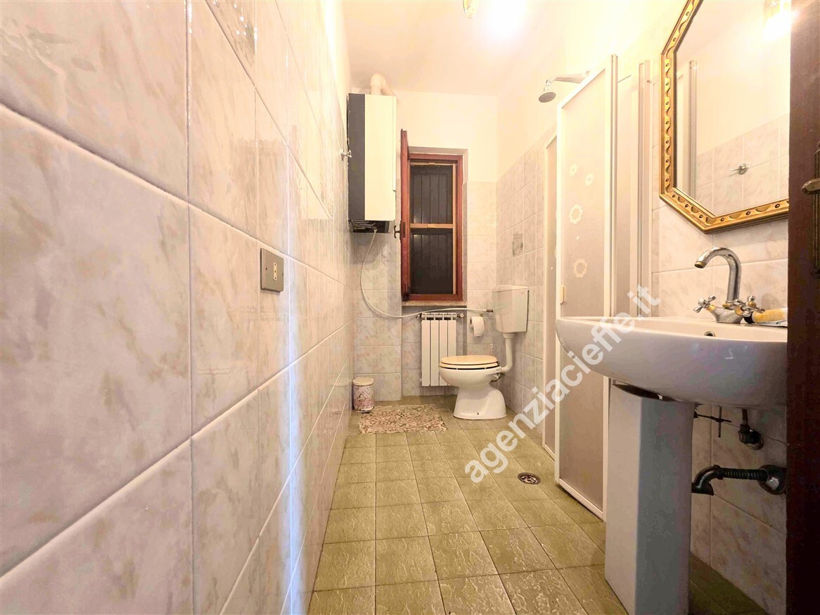 Villa con giardino a Montignoso
