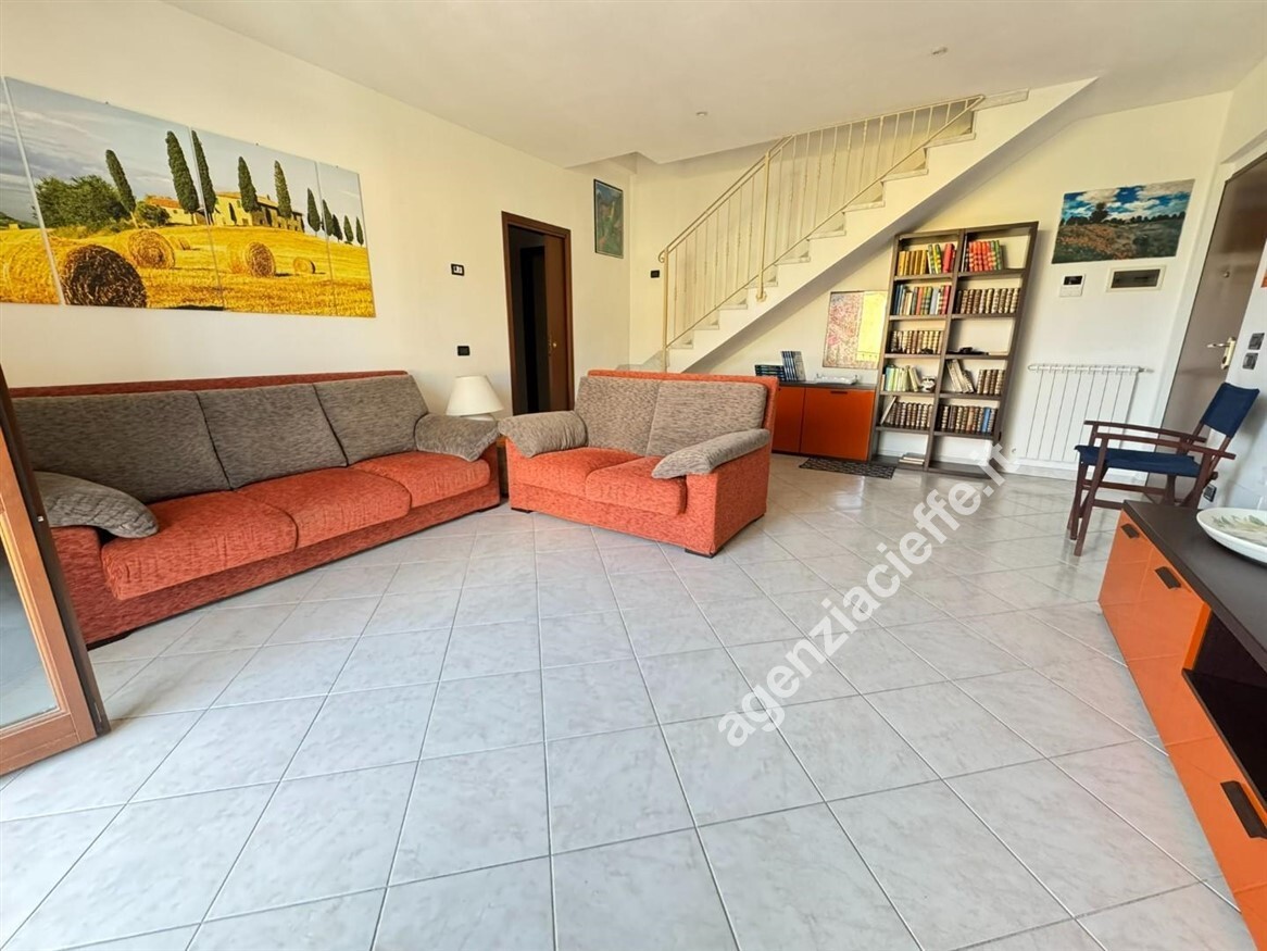 Appartamento con terrazzo a Massa