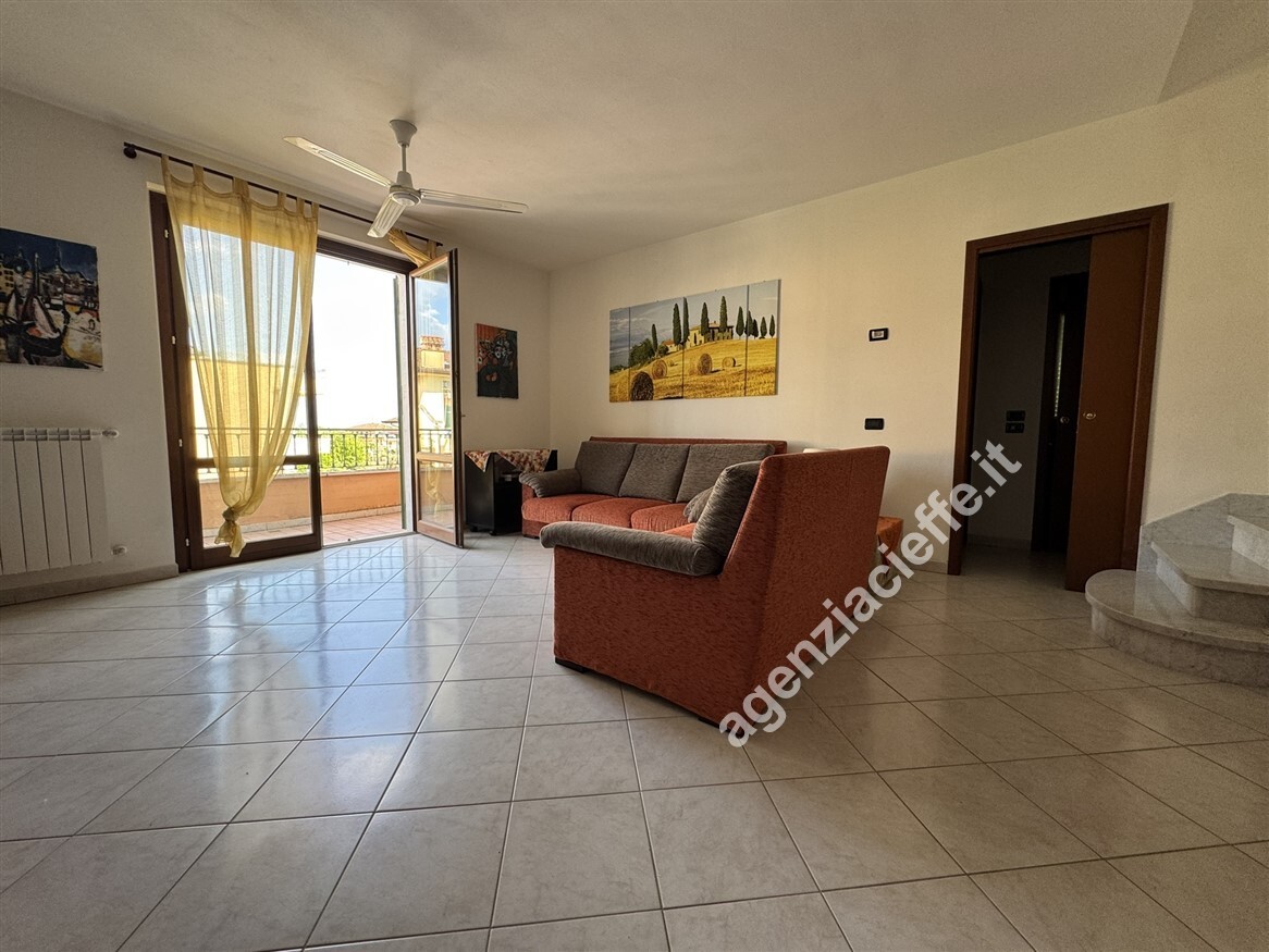 Appartamento con terrazzo a Massa