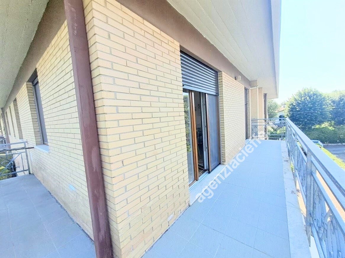 Quadrilocale con terrazzo a Massa