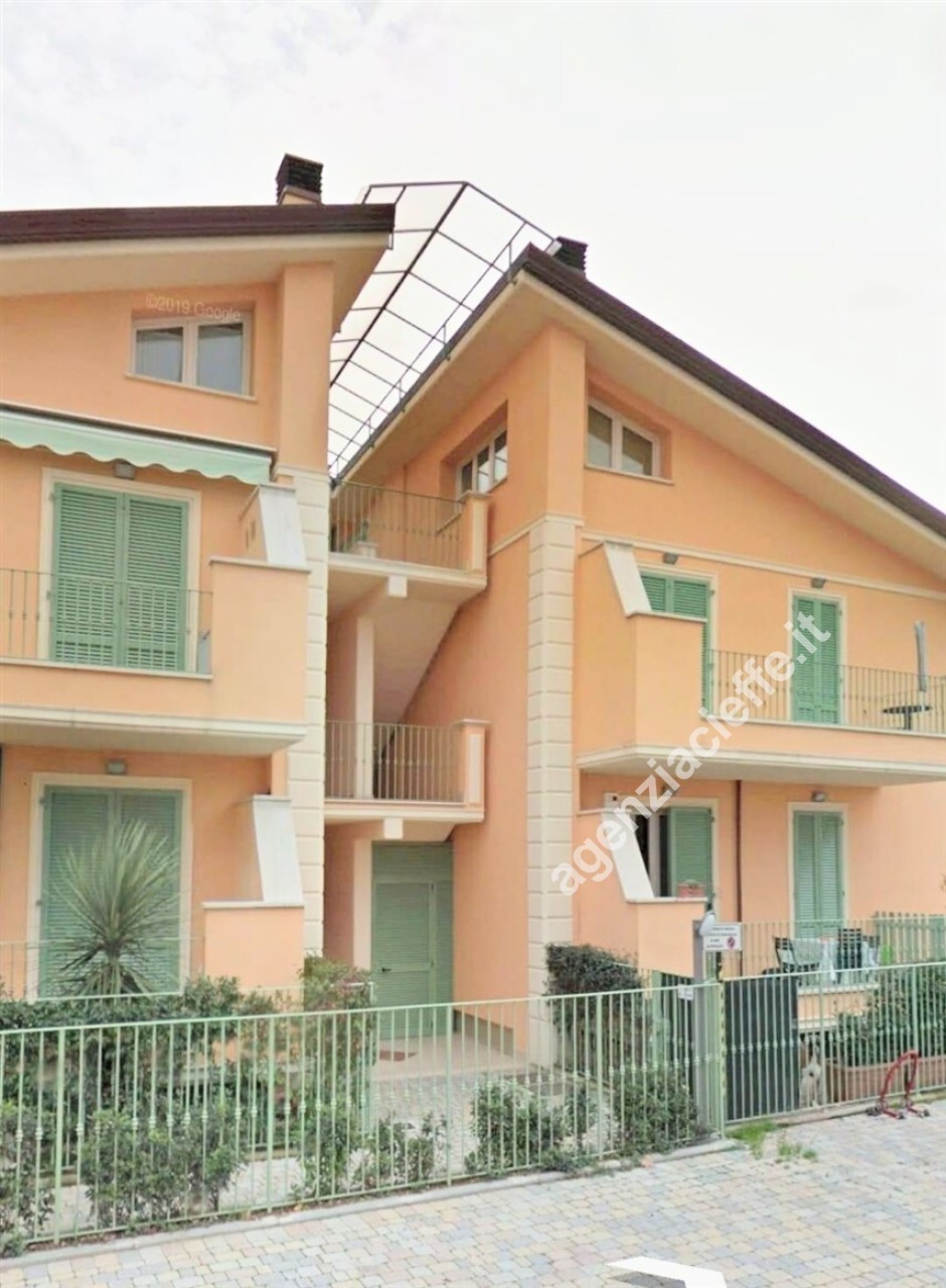 Appartamento con terrazzo a Massa