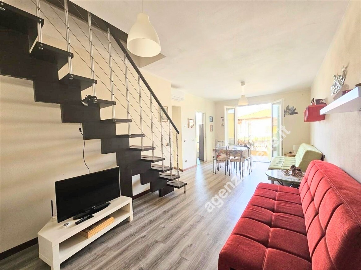 Appartamento con terrazzo a Massa