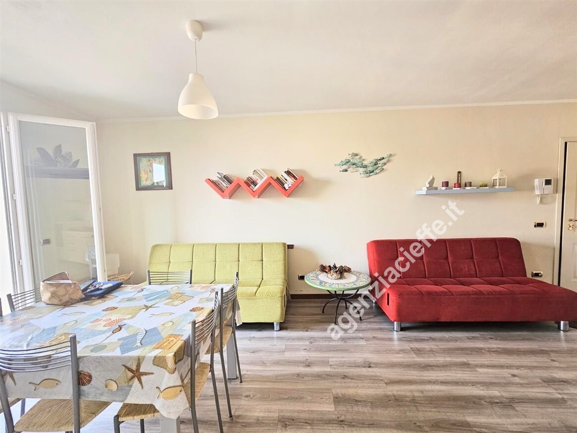 Appartamento con terrazzo a Massa