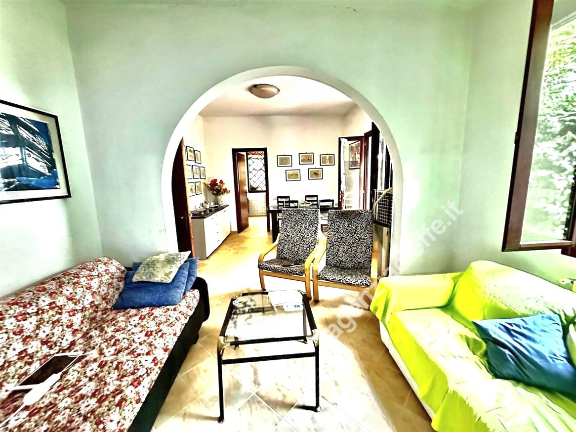 Casa indipendente con giardino a Massa