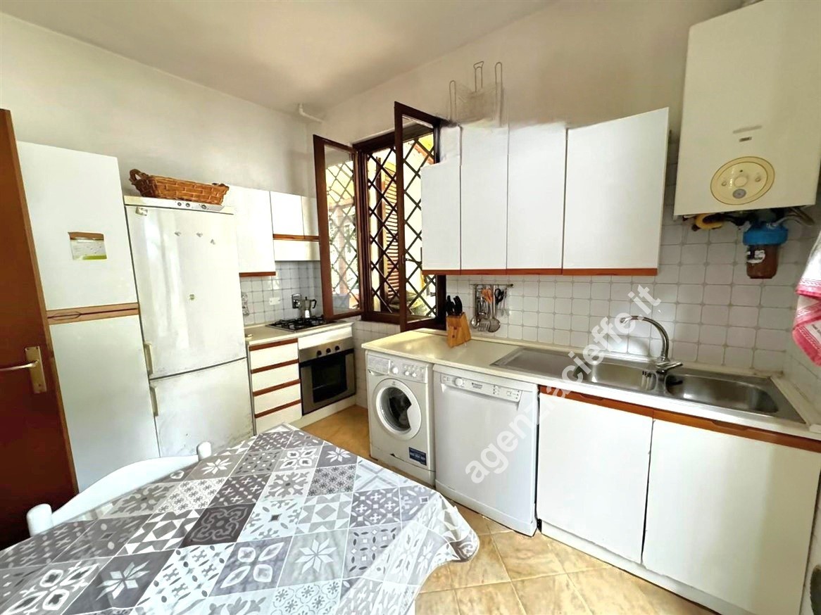 Casa indipendente con giardino a Massa