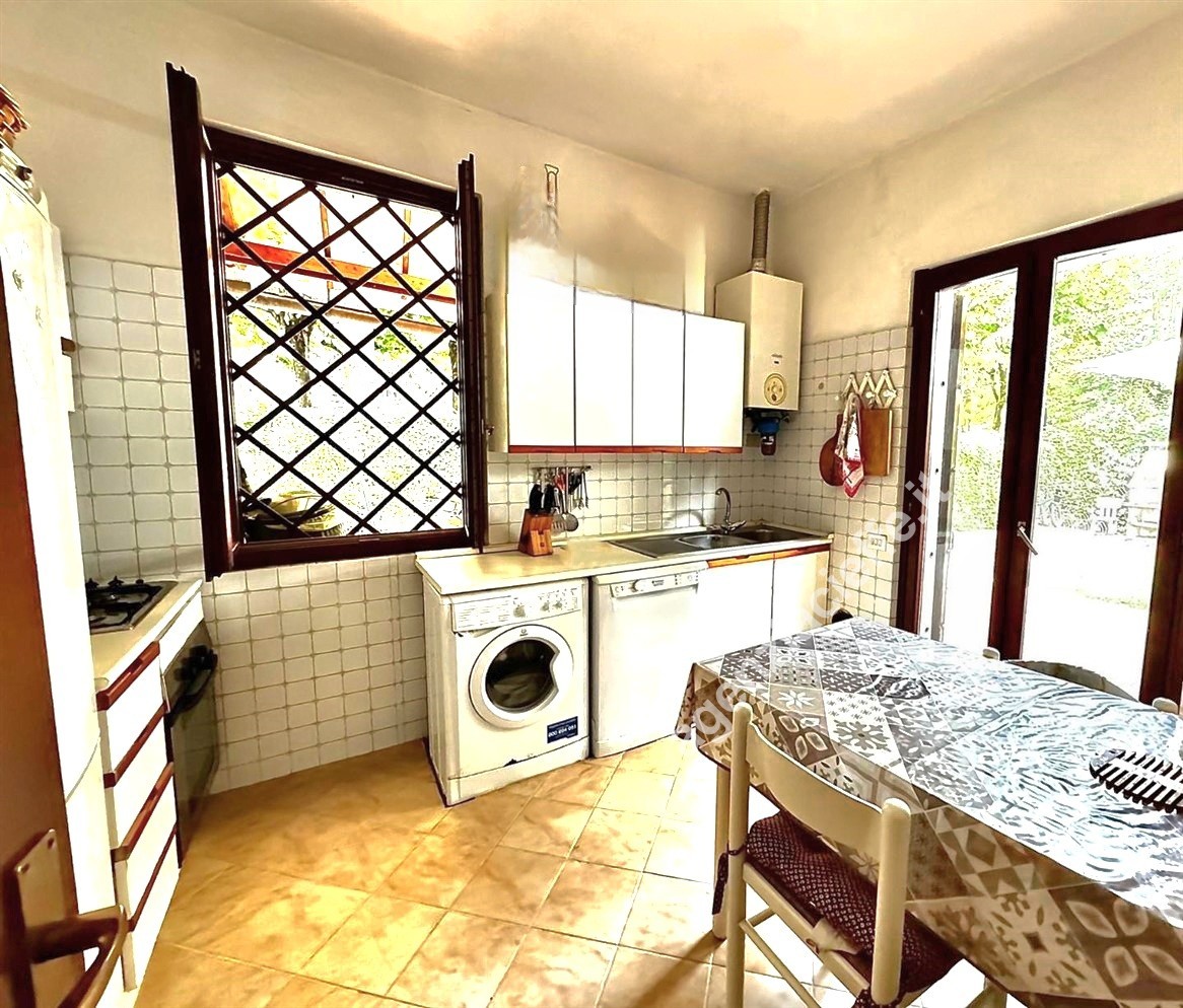 Casa indipendente con giardino a Massa