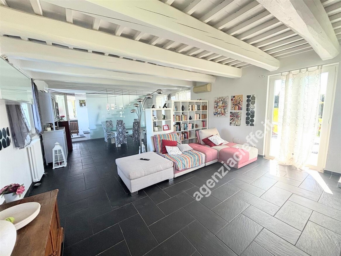 Villa con giardino a Massa