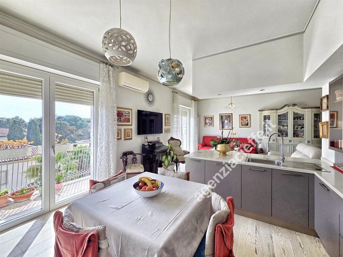 Appartamento con terrazzo a Massa