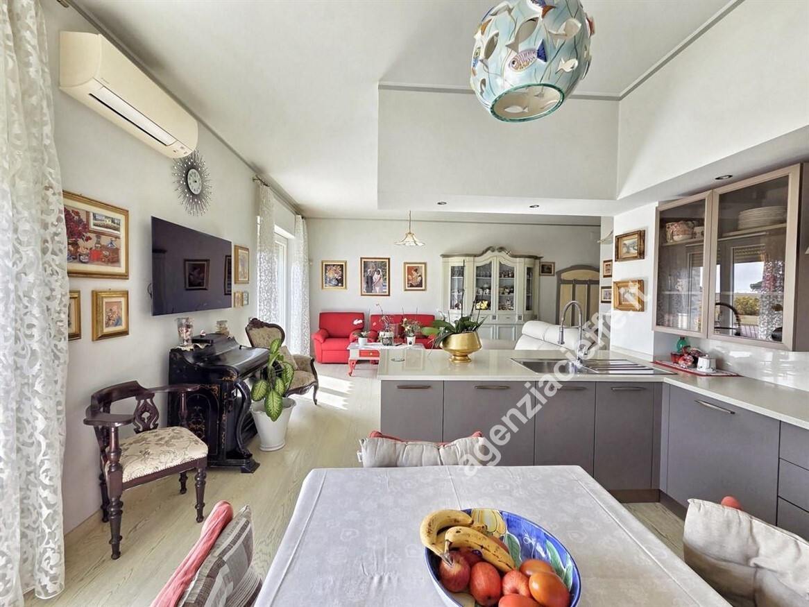 Appartamento con terrazzo a Massa