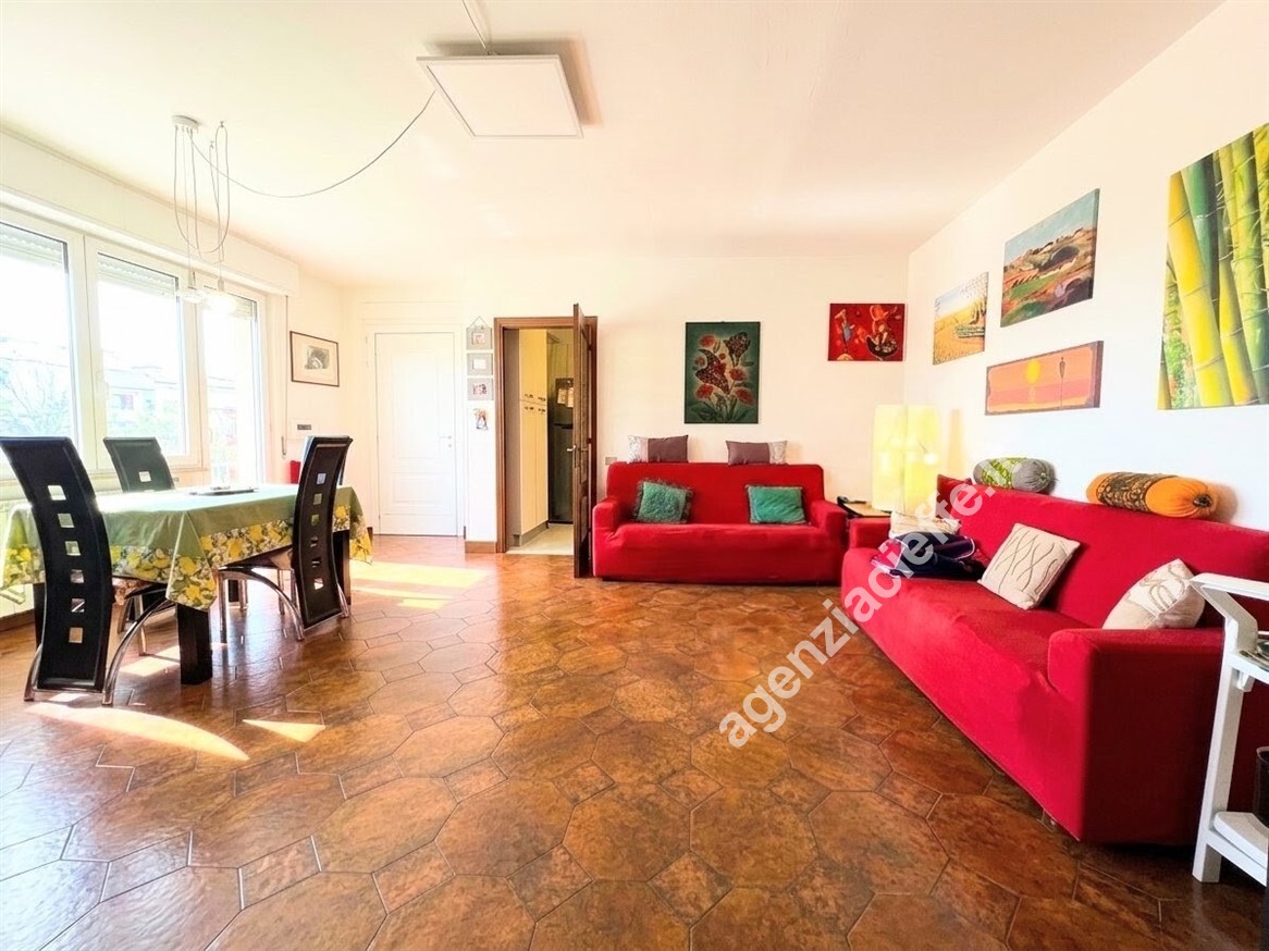 Quadrilocale con terrazzo a Massa