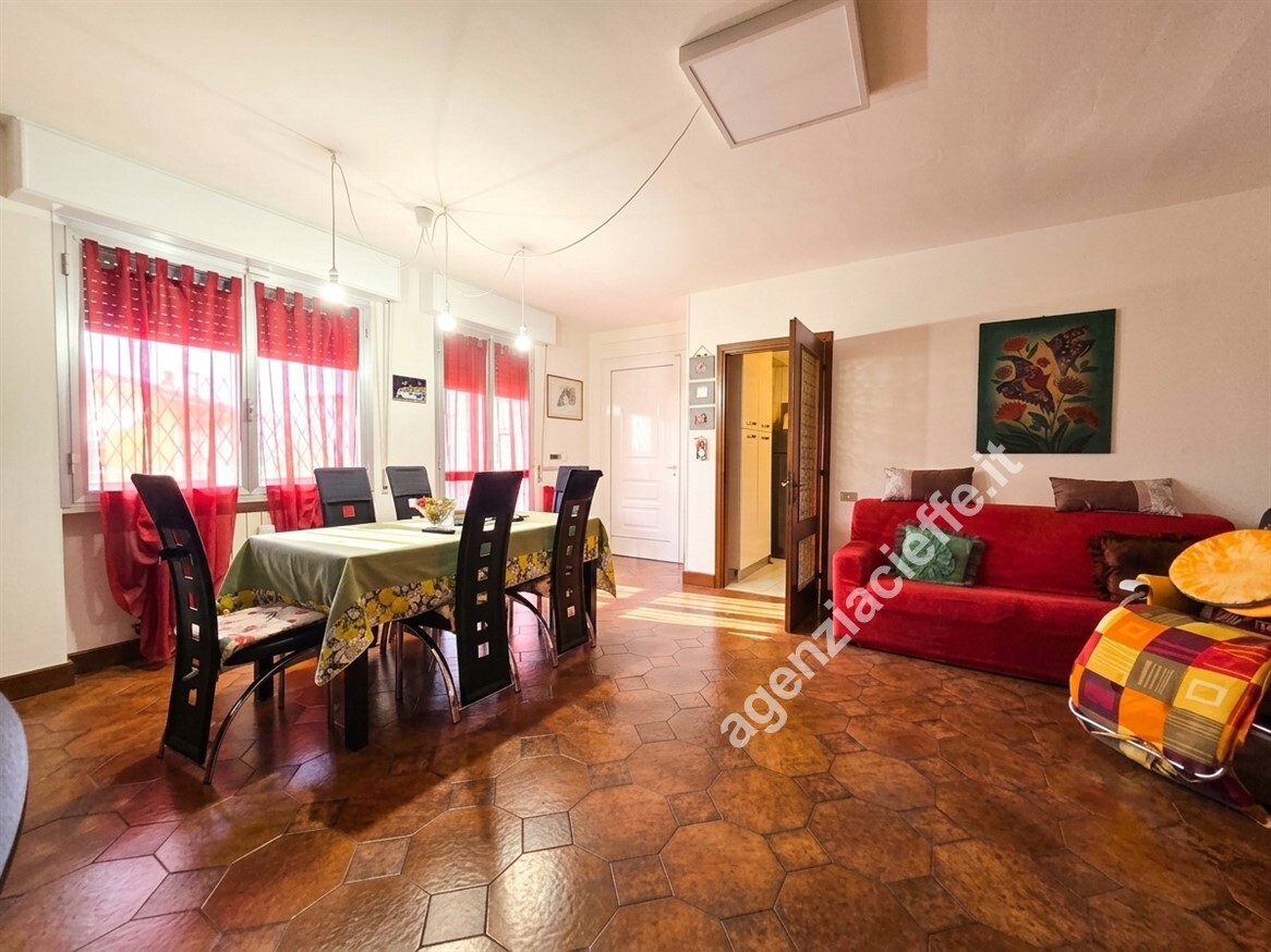 Quadrilocale con terrazzo a Massa