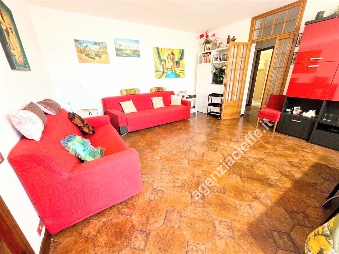 Quadrilocale con terrazzo a Massa