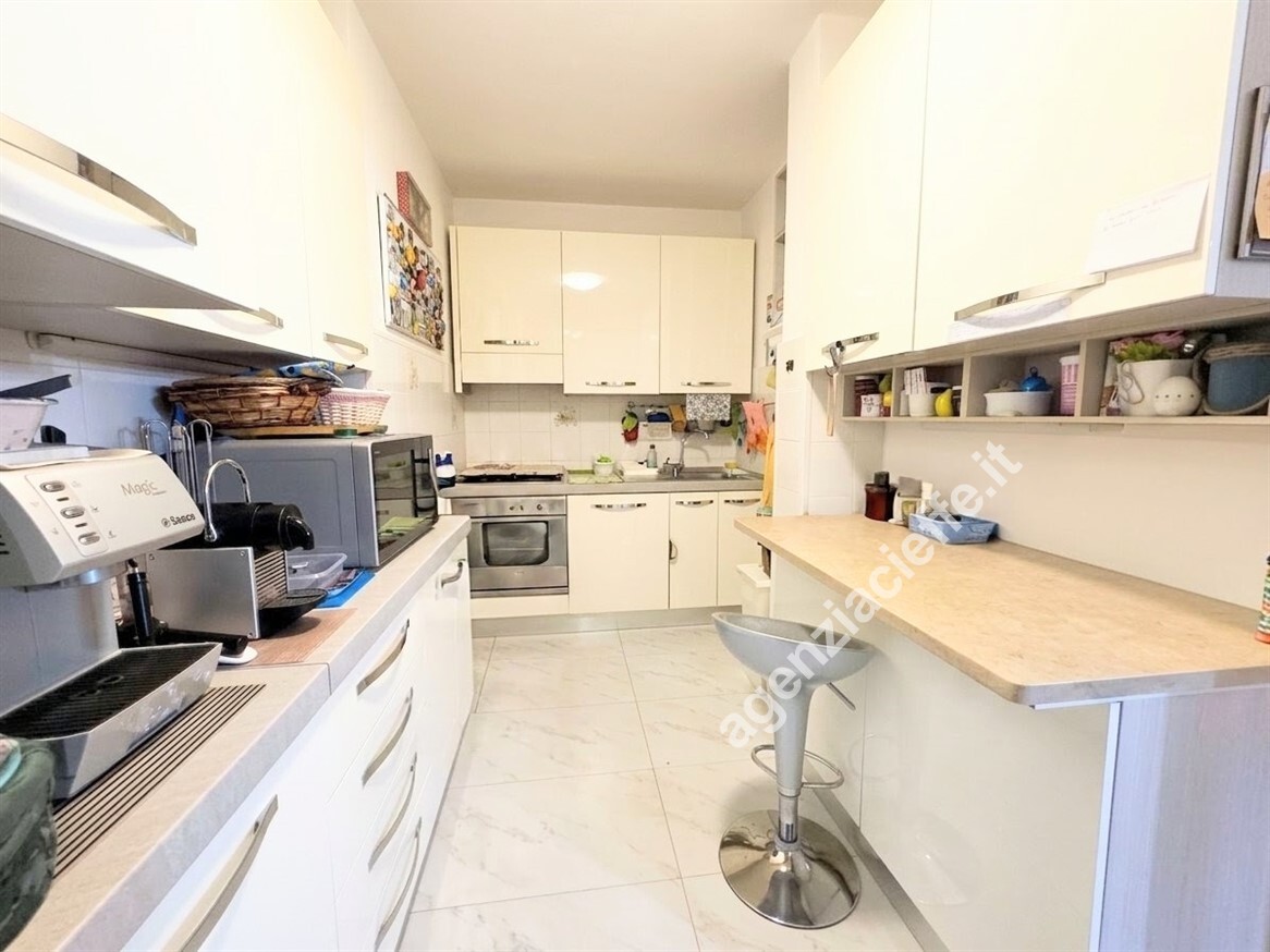 Quadrilocale con terrazzo a Massa