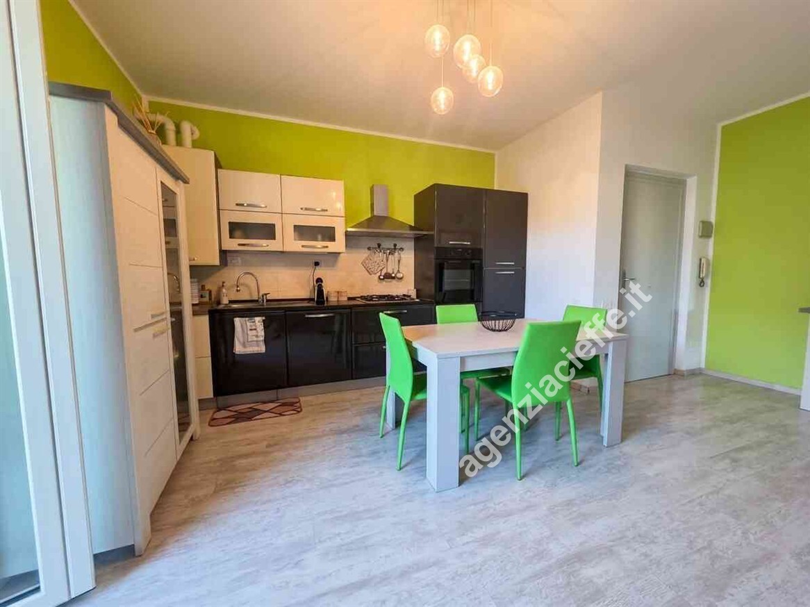 Casa indipendente con giardino a Massa