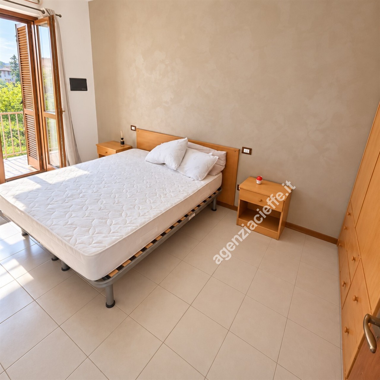 Casa indipendente con terrazzo a Massa