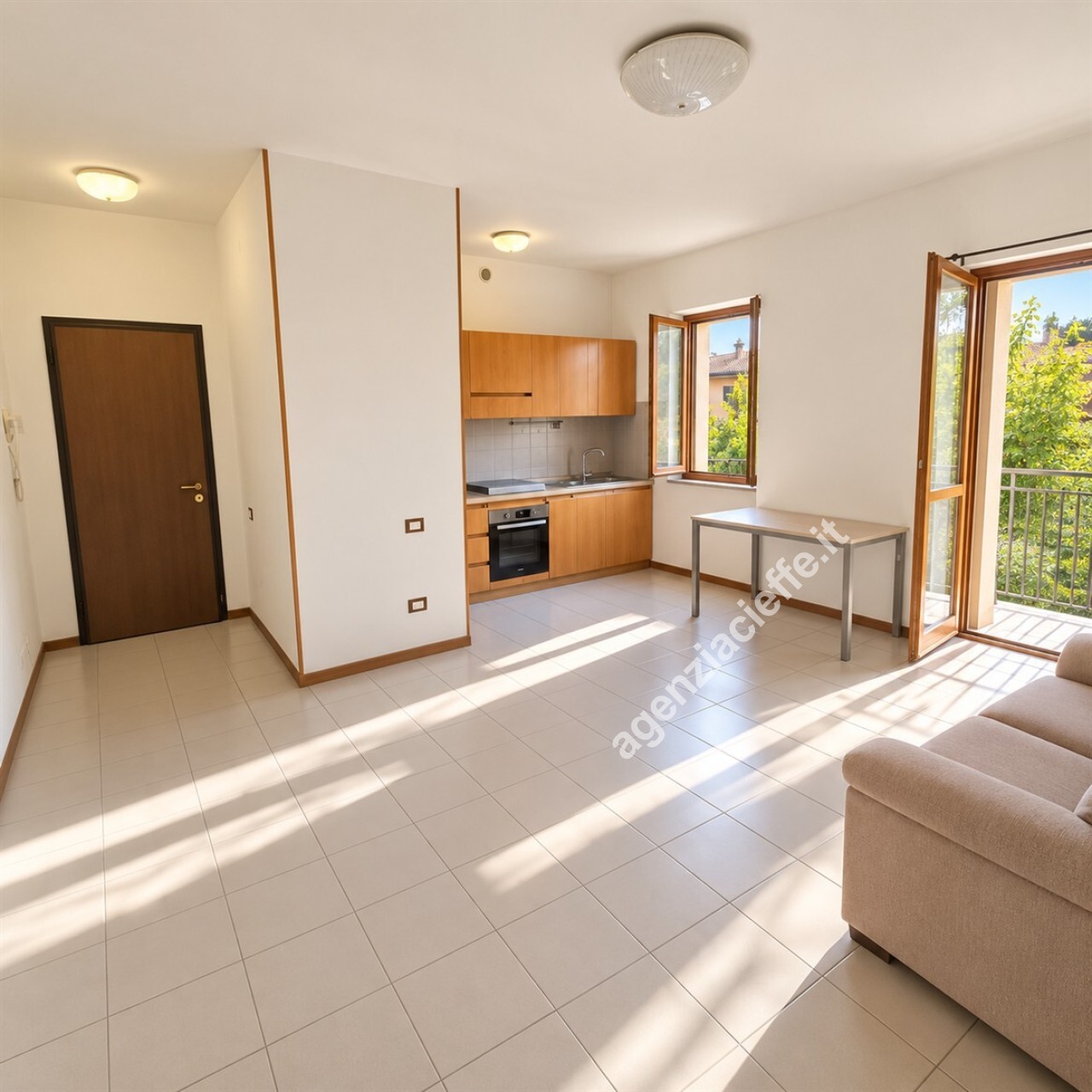 Casa indipendente con terrazzo a Massa
