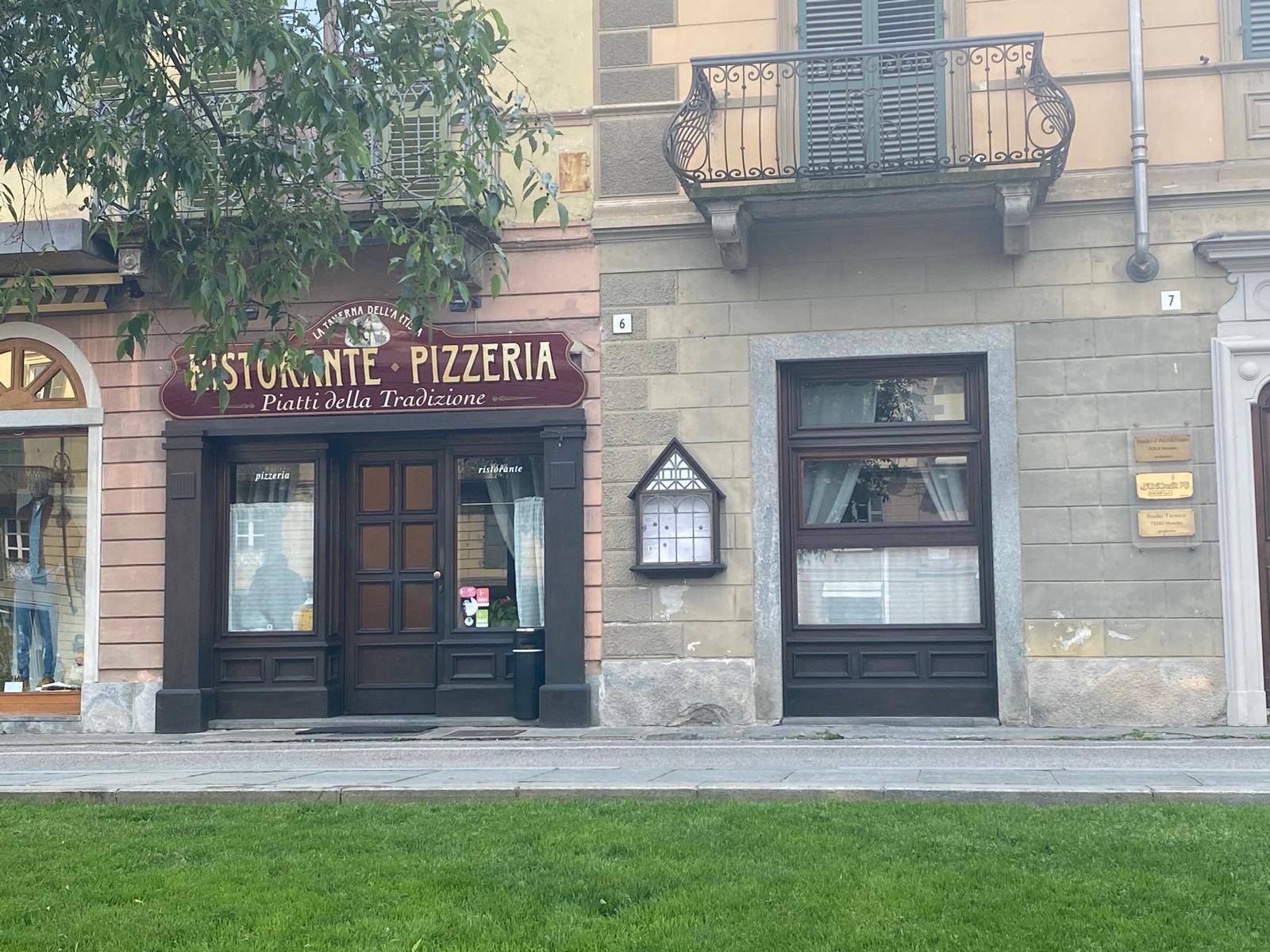 Locale commerciale in affitto a Saluzzo