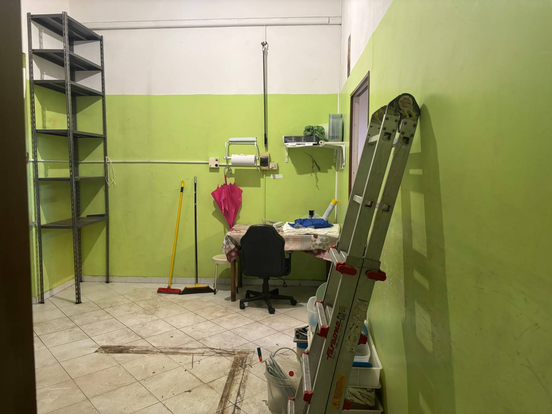 Locale commerciale in affitto a Villastellone, Villastellone