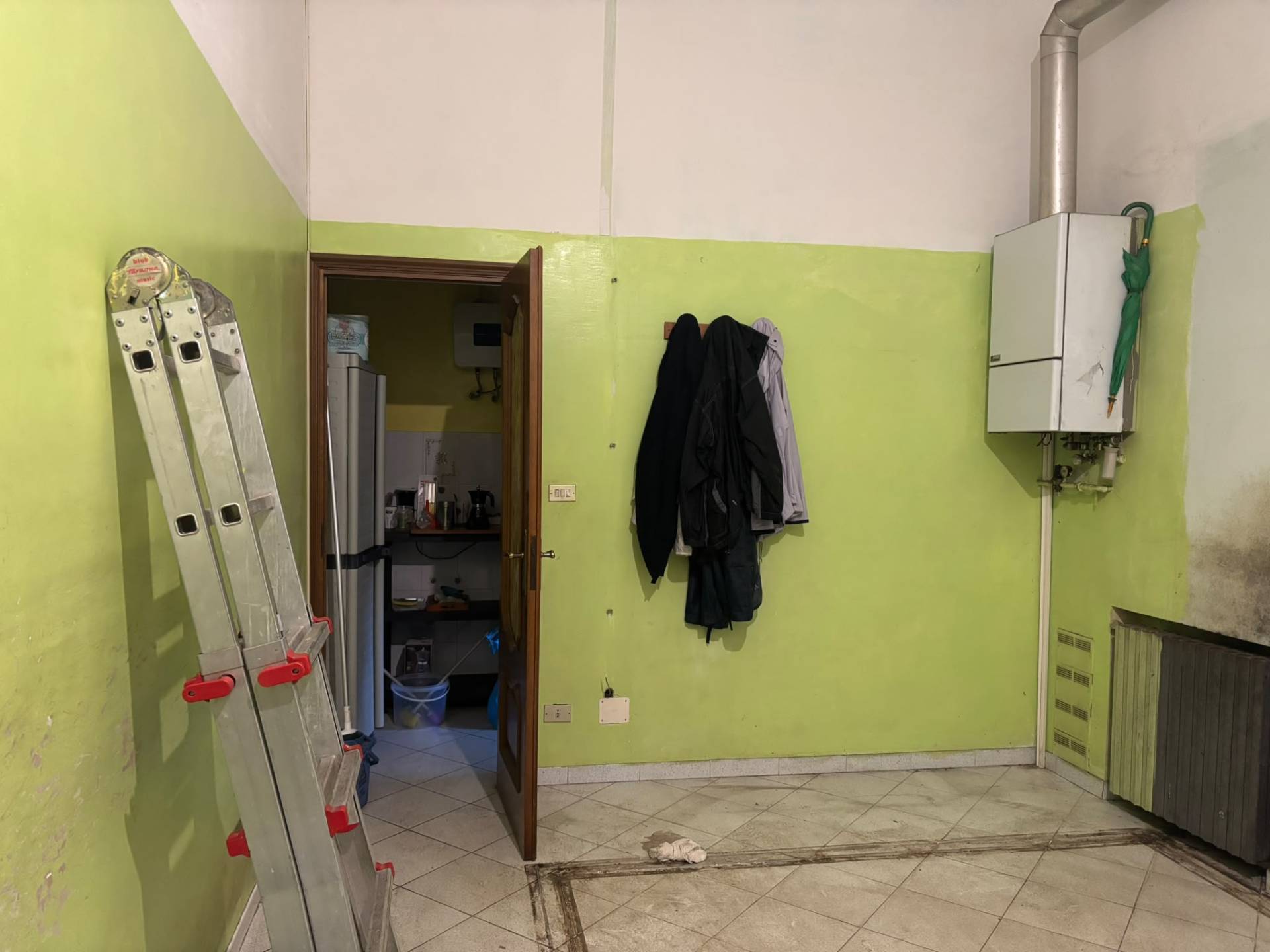 Locale commerciale in affitto a Villastellone, Villastellone