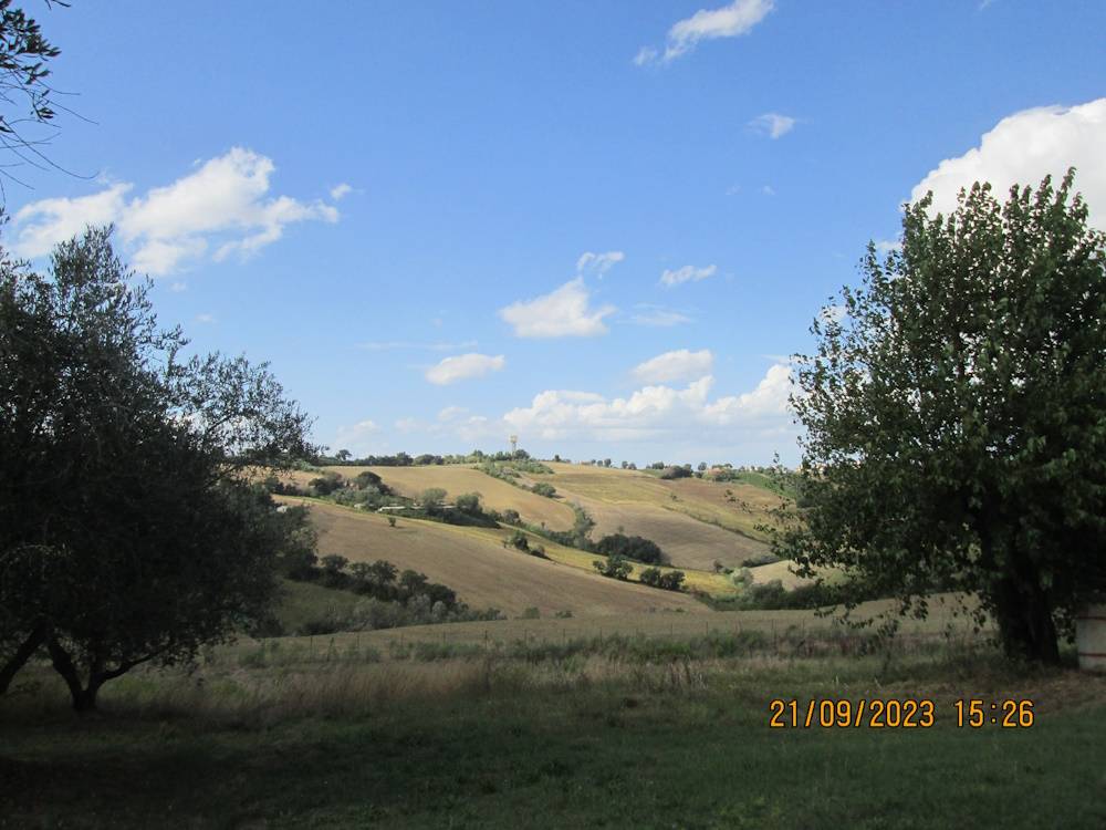 Casa in pietra con terreno in vendita a San Marcello