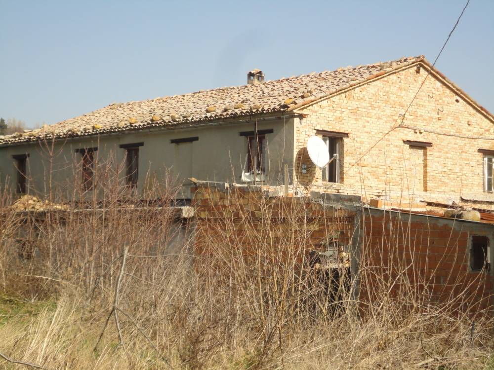 Casa da ristrutturare (in campagna) in vendita a Staffolo