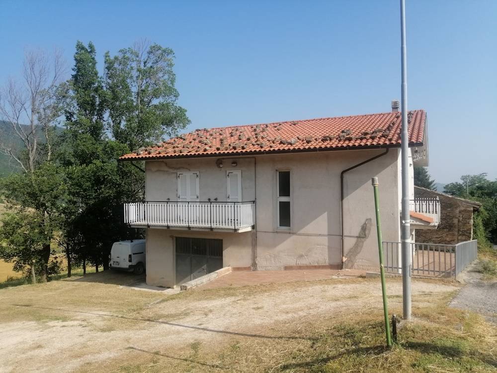 Casa nei borghi e castelli in vendita a Poggio San Vicino