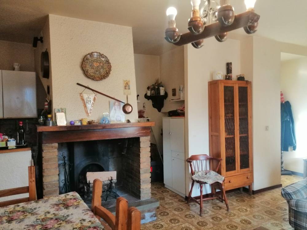 Casa nei borghi e castelli in vendita a Frontone, Castello