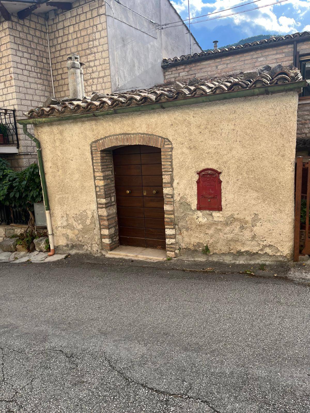 Casa nei borghi e castelli in vendita a Genga