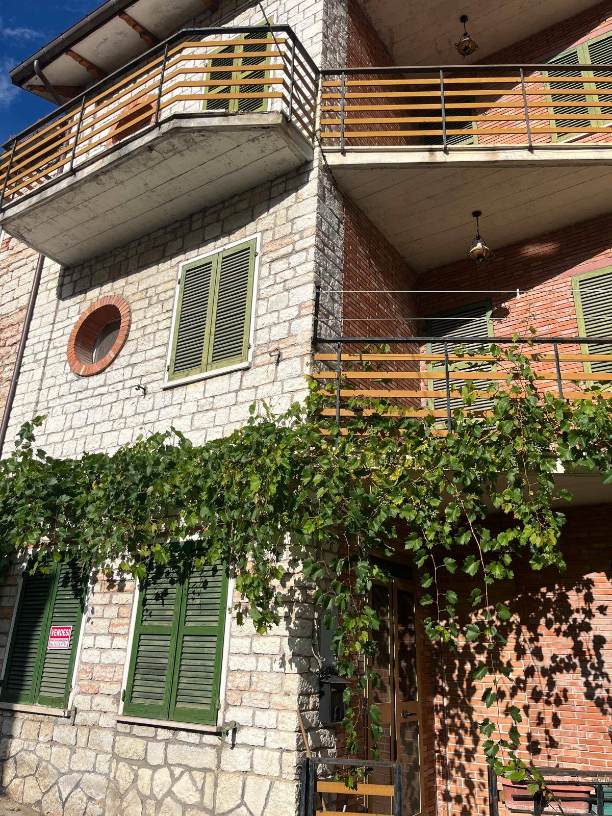 Casa nei borghi e castelli in vendita a Genga