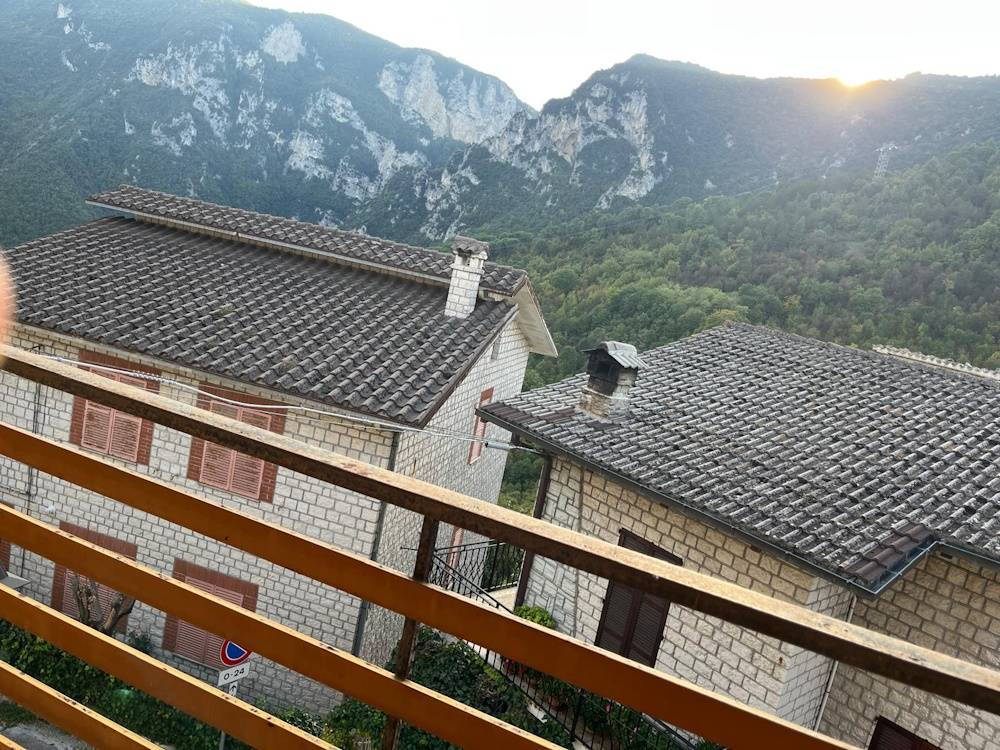 Casa nei borghi e castelli in vendita a Genga