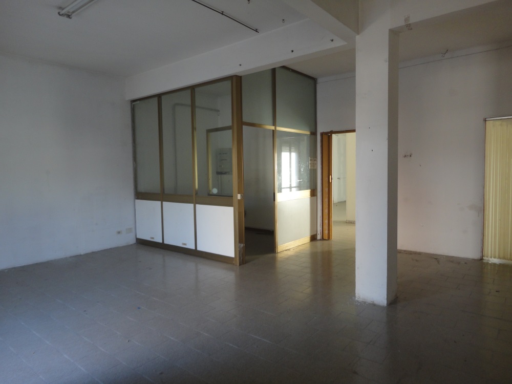 Locale commerciale in vendita a Castelbellino