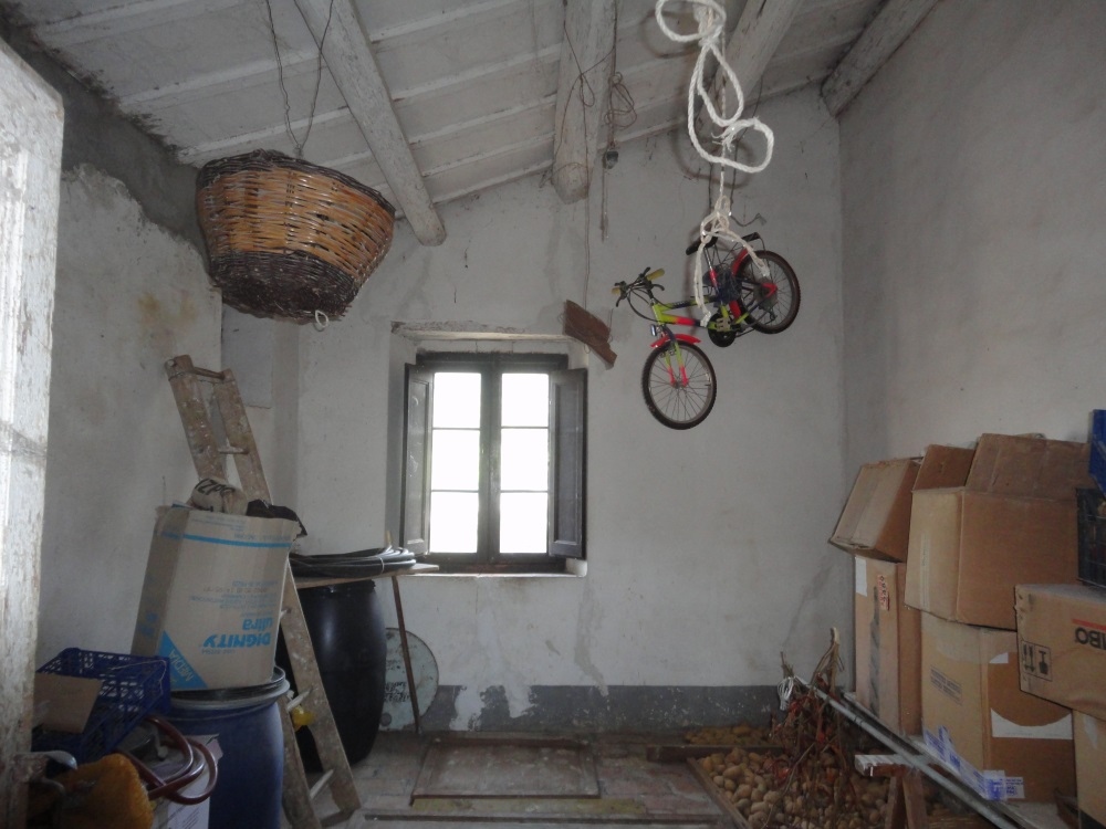 Casa in pietra con terreno in vendita a Poggio San Marcello