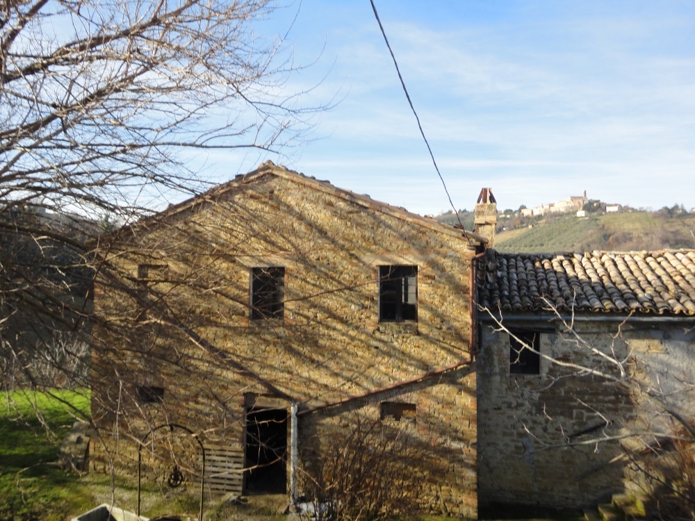 Casa in pietra con terreno in vendita a Poggio San Marcello