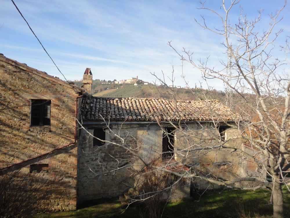 Casa in pietra con terreno in vendita a Poggio San Marcello