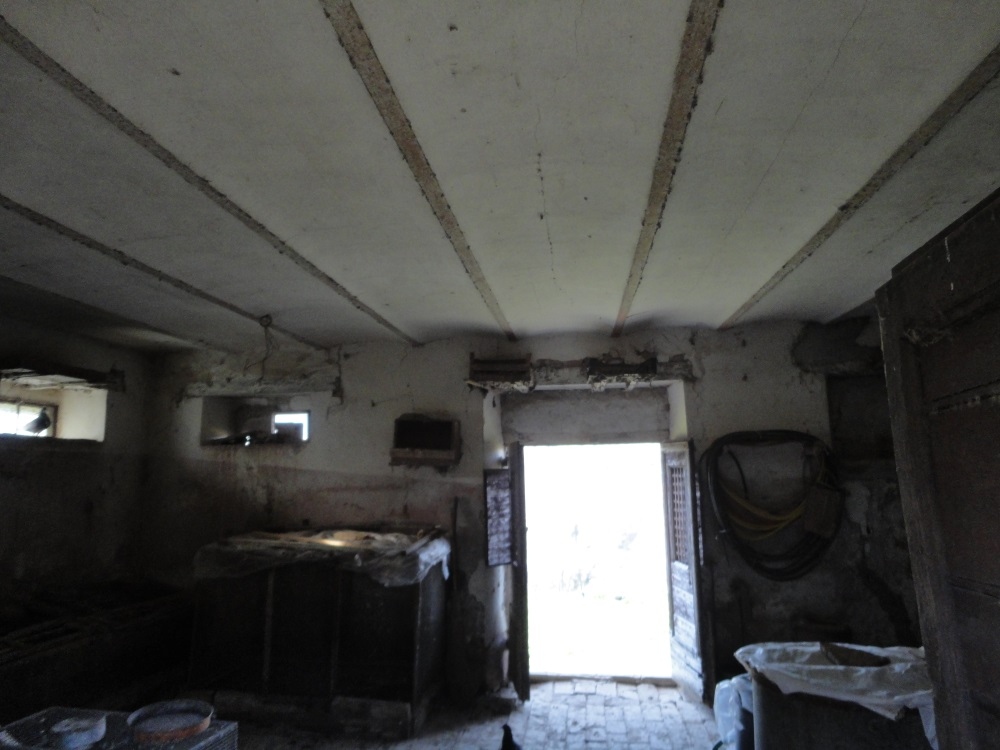 Casa in pietra con terreno in vendita a Poggio San Marcello