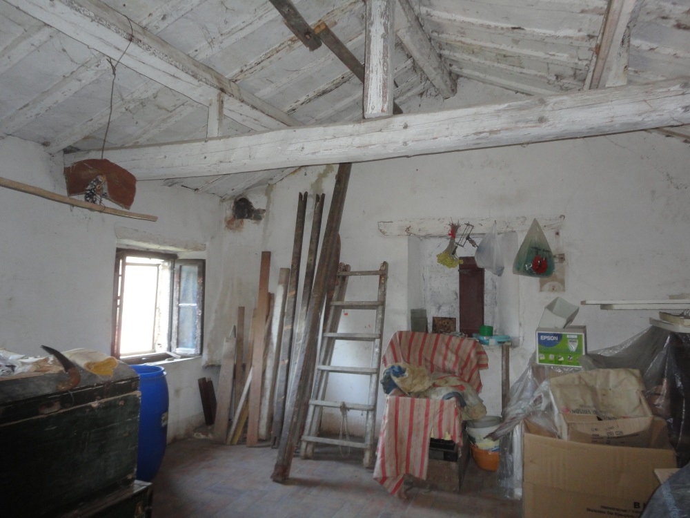 Casa in pietra con terreno in vendita a Poggio San Marcello