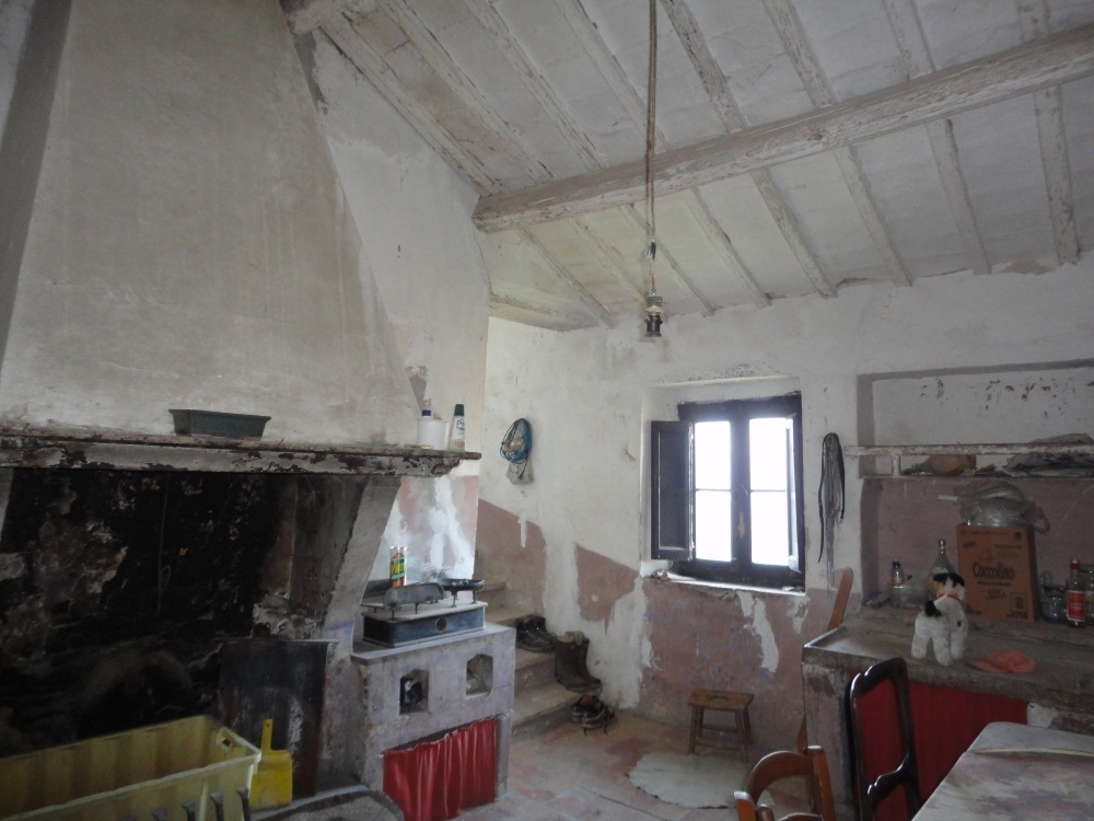 Casa in pietra con terreno in vendita a Poggio San Marcello