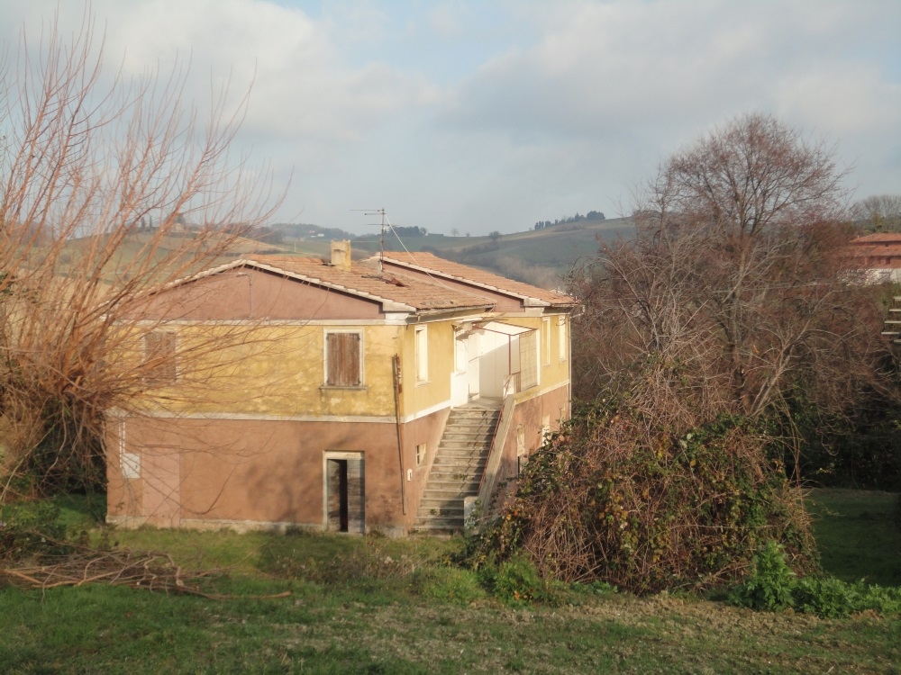 Casa da ristrutturare (in campagna) in vendita a Montelupone, San Firmano
