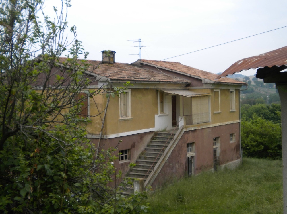 Casa da ristrutturare (in campagna) in vendita a Montelupone, San Firmano