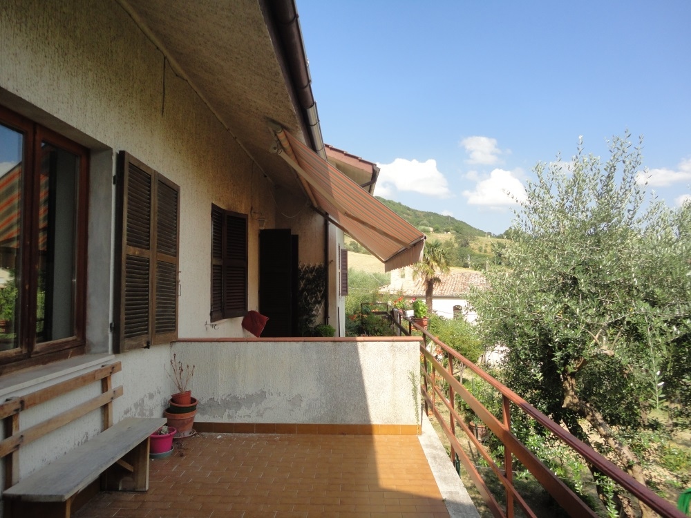 Villa in campagna in vendita a Serra San Quirico