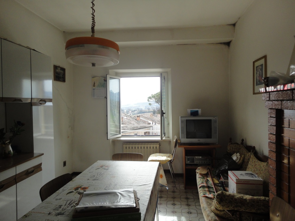 Casa nei borghi e castelli in vendita a Mergo