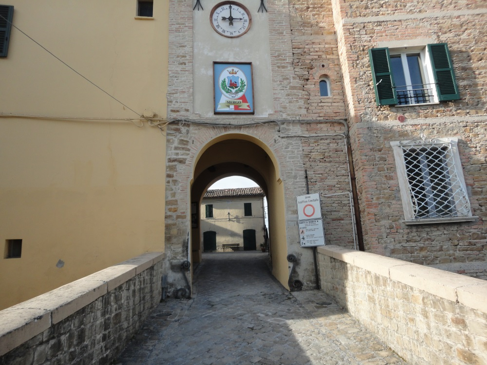 Casa nei borghi e castelli in vendita a Mergo