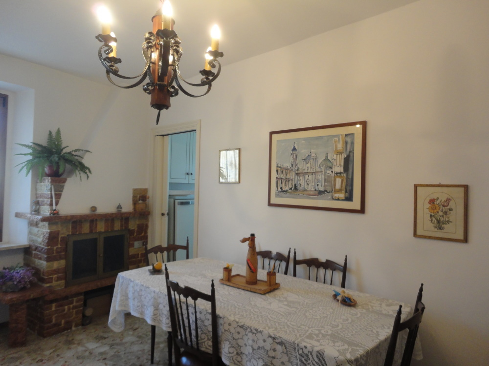 Casa nei borghi e castelli in vendita a Monte Roberto