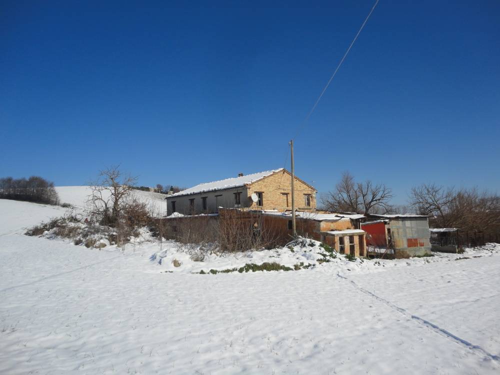 Casa da ristrutturare (in campagna) in vendita a Staffolo