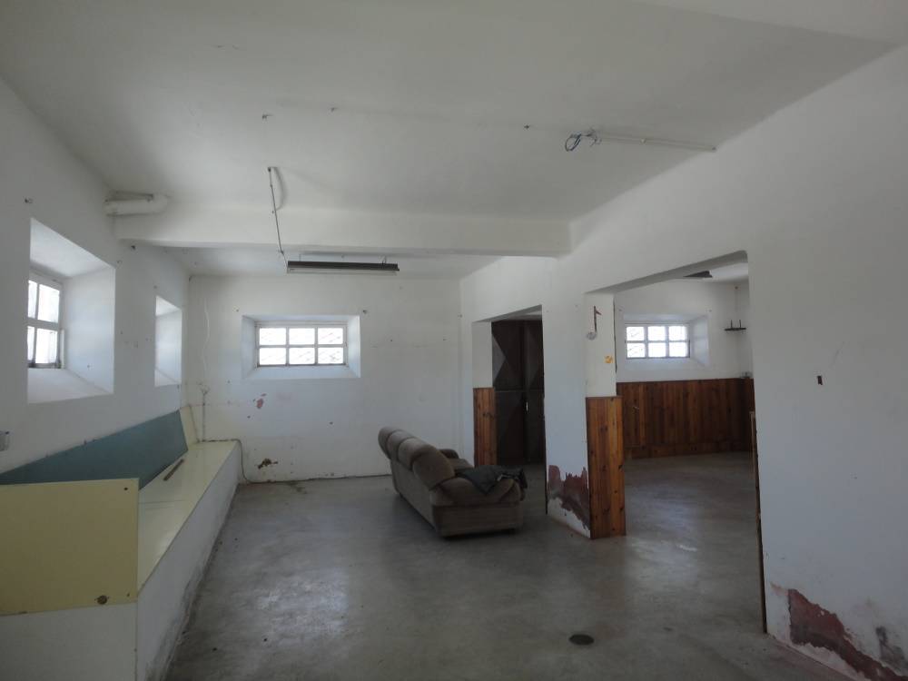 Casa in pietra con terreno in vendita a Cingoli