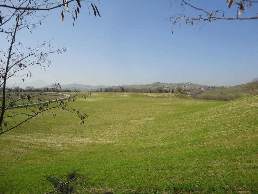Casa in pietra con terreno in vendita a Cingoli