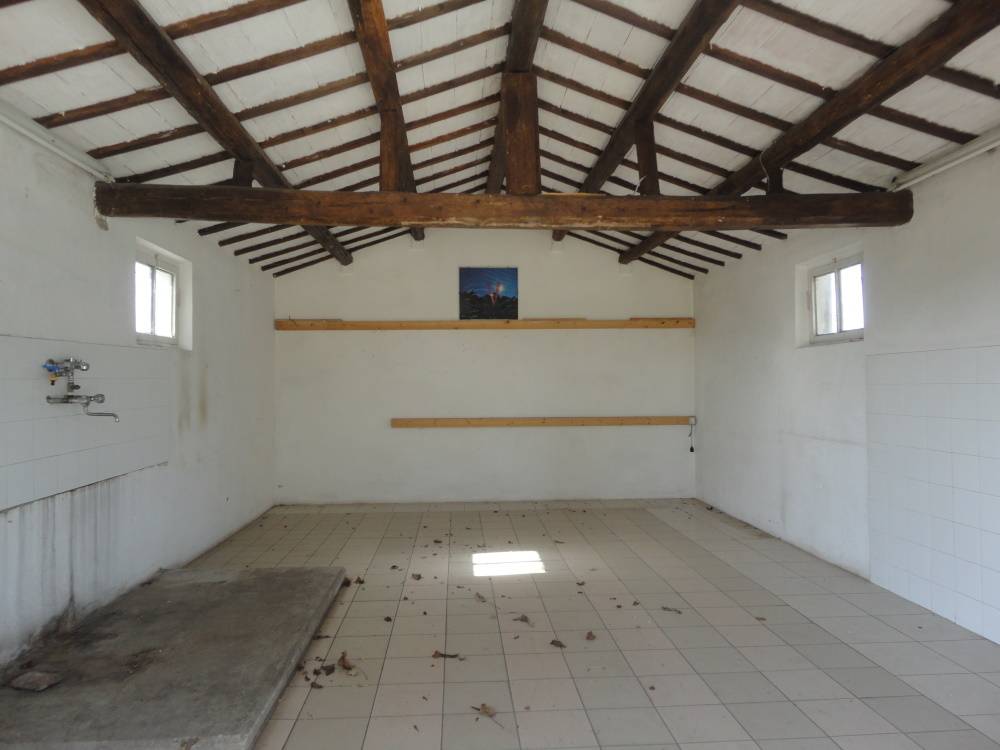 Casa in pietra con terreno in vendita a Cingoli