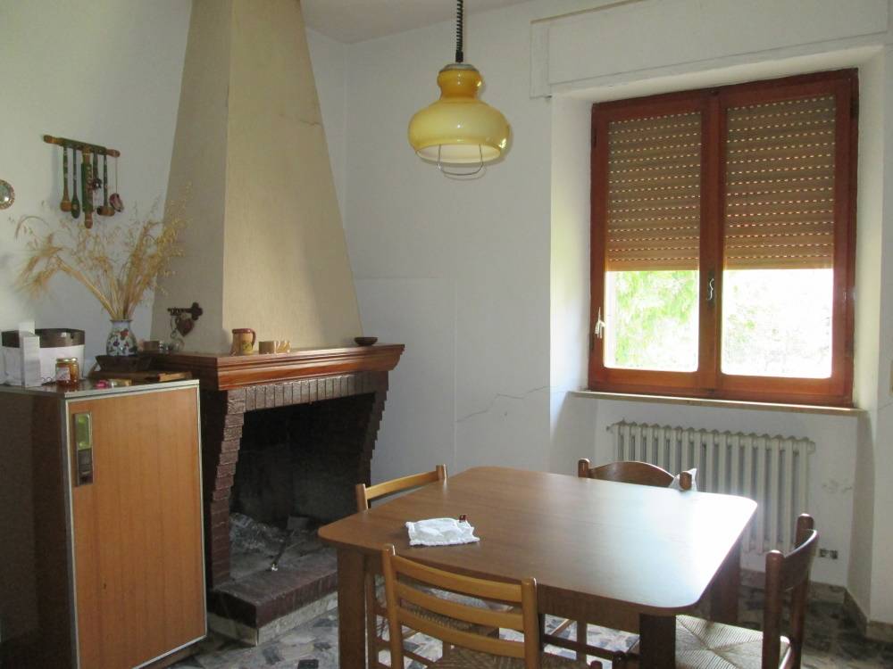 Casa in pietra con terreno in vendita a Mergo