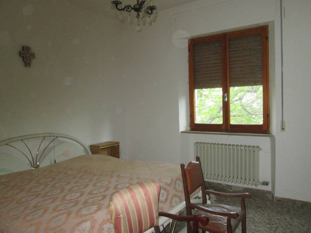 Casa in pietra con terreno in vendita a Mergo