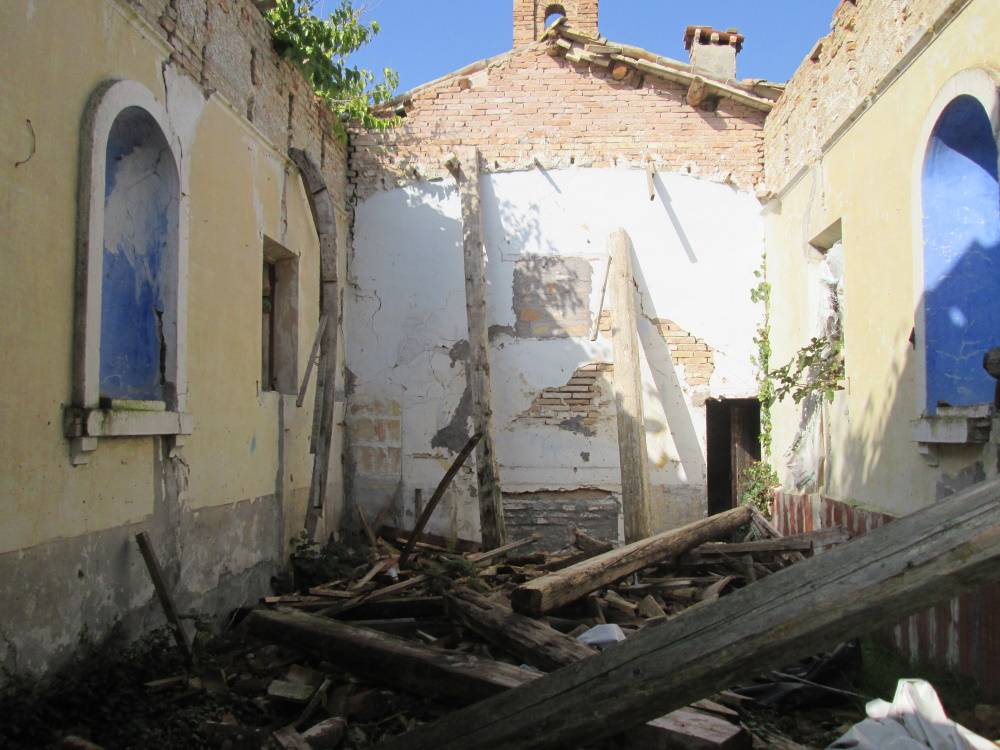 Casa in pietra con terreno in vendita a Jesi